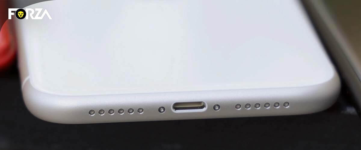 iPhone laadt niet op door vuil in lightning-poort