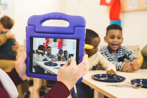 ipad partou kinderopvang app in klas