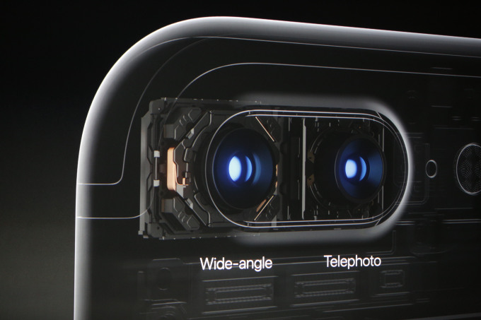 iPhone 8 Plus camera lens